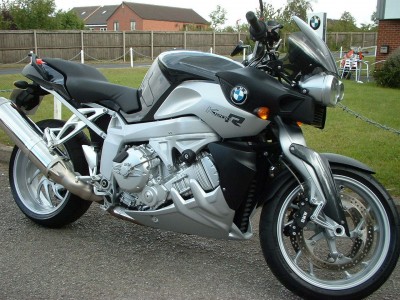 BMW K1200R + SPORT PYRAMID BELLYPAN SILVER.JPG