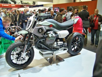 eicma-2009-moto-guzzi-supermotard_fs894.jpg