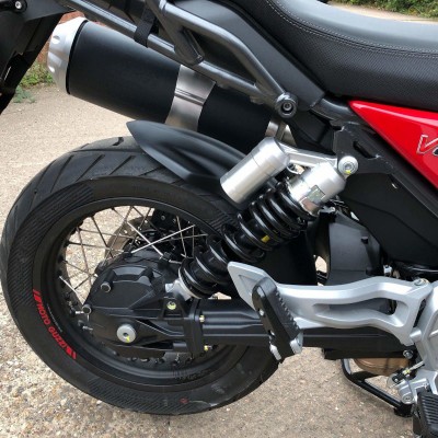 Pyramid-Hugger-Matte-Black-Moto-Guzzi-V85-TT-2019-Huggers-078085M-2_4000x.progressive.jpg