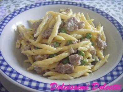strozzapreti-panna-salsiccia.jpg