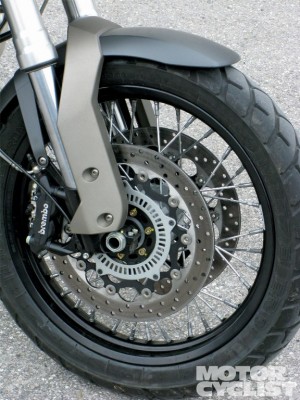 122_0912_05_o+2010_moto_guzzi_stelvio_abs+brembo.jpg